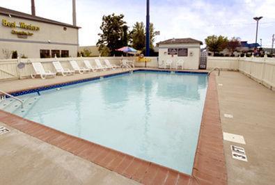 Red Roof Motel